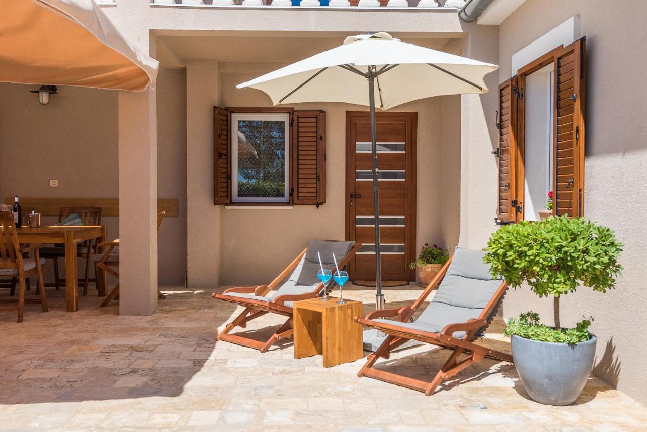 Holiday Home Lukica Привлака Екстериор снимка