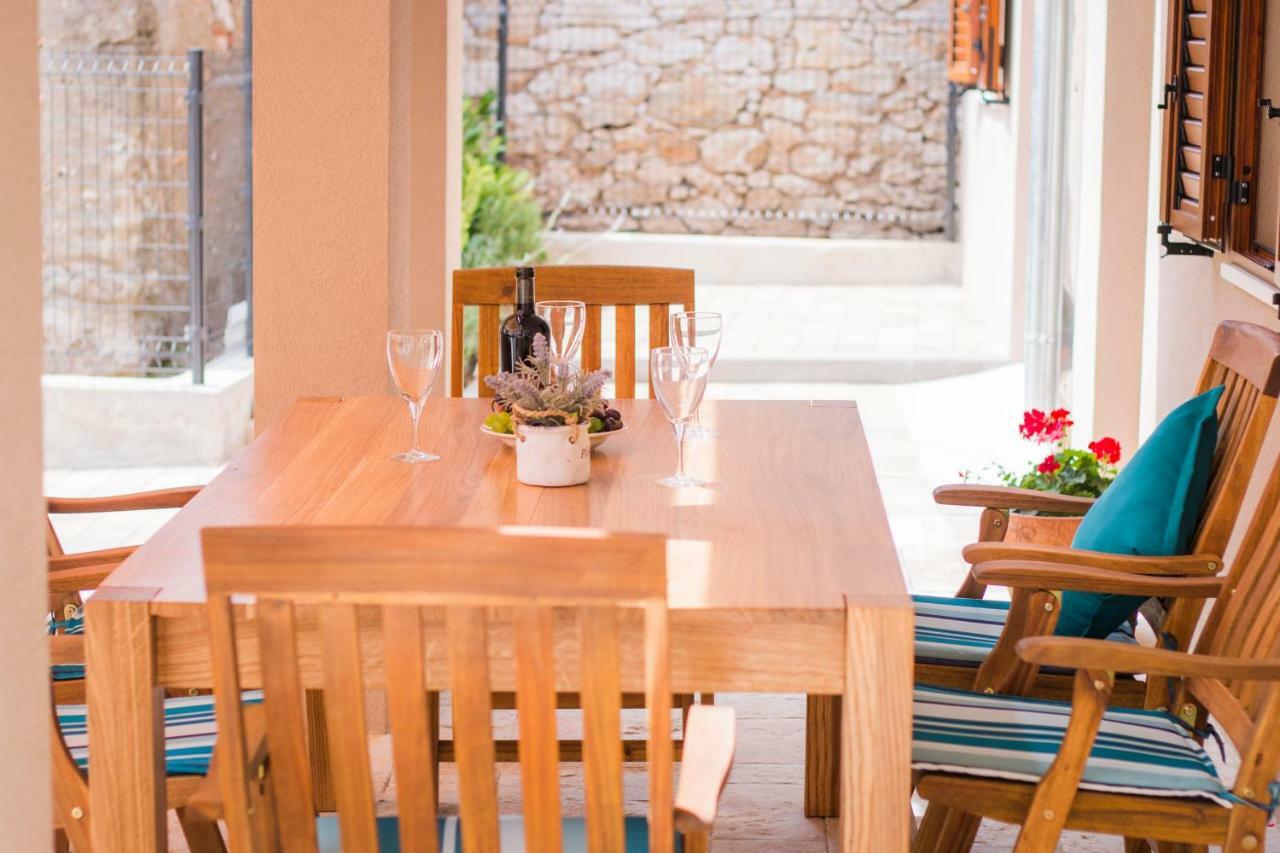 Holiday Home Lukica Привлака Екстериор снимка
